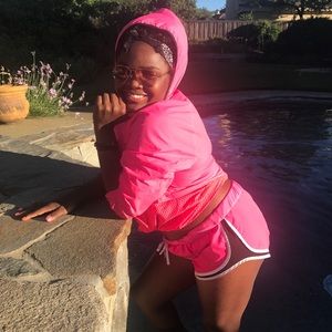 Meet your Posher, Simone